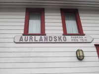 4. Aurland skofabrikk skilt 2013.jpg