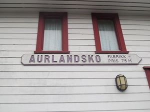 Aurland skofabrikk skilt 2013.jpg