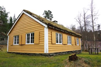 Austrheim skulehus (Nordfjord Folkemuseum) (3).JPG
