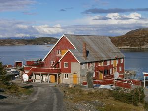 Averøy - Skjerneset bryggecamping på Ekkilsøya 01.JPG