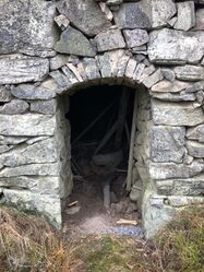 Bålerud døråpning utenfra.