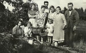 Bærplukking Holmen Blylaget.jpeg