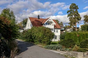 Bærum Holtekilveien 231005.jpg