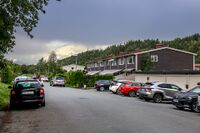 Rekkehusbebyggelse i den vestligste delen av Skogfaret. Foto: Leif-Harald Ruud (2023).