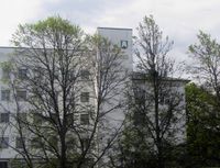 Bærum rådhus sett fra sjøsiden, ved Europavei 18. Foto: Stig Rune Pedersen (2012)