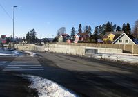 Bjørnsletta stasjon i bakgrunnen langs Bærumsveien. Foto: Stig Rune Pedersen (2015)