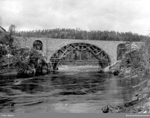 Bøylefoss bru under bygging 1910.jpg