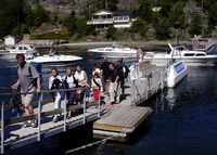 Kabelfergen i trafikk en hektisk sommerdag. Foto: Stein Halvorsen (2004).