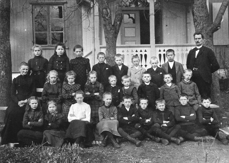Fil:Baalerud skole 1898.jpg