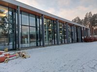 Bygningen med badeparken. Foto: Pål Giørtz (2022).