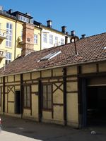 Utmurt bindingsverk, slik som i denne bakgården i Thor Olsens gt. i Oslo, var vanlig i Kristiania frå 1600-talet av. Foto: Ida Tolgensbakk / Liv Bjørnhaug Johansen (2010).
