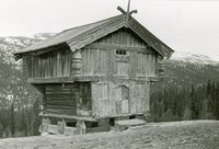 11. Bakhus, Austbygd, Telemark - Riksantikvaren-T168 01 0017.jpg