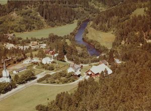 Bakke kirke og Tandbergbakken - WF359.jpg