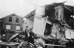 Bakkergården etter bombingen 29.04.1944. Ukjent fotograf.