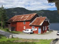 Bandaksli. Lager, butikk og skipsekspedisjon. (Foto: Olav Momrak-Haugan, 2011)