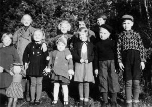 Barn fra Lurdalen (oeb-201131).jpg