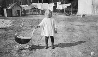 30. Barn med dukkevogn (sf5984).jpg