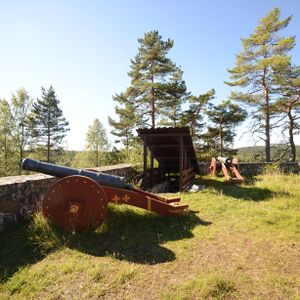 Basmo festning kanoner.jpg