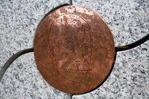 BautaSigurdEinbuLesjaskog-detalj foran.jpg