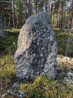 Bautaen i 2024, før restaureringen. Foto: Oskar Aanmoen (2024).