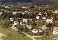 58. Bebyggelse langs Skarragata utenfor Vestfossen - WF045.jpg