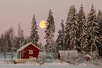 Fullmåne over den tidligere sveiserboligen på Nøkleberg. Foto: Ole-Anders Beck (2018)
