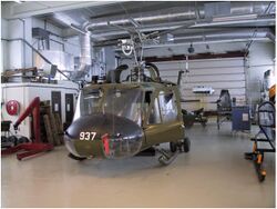 Egil jobbet også med helikopteret Bell UH-1B. Det ble i 1998 gitt til flyfaglinja ved Skedsmo videregående skole.