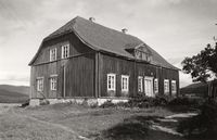 36. Berg Nedre Sandsvær, Hedenstad, Buskerud - Riksantikvaren-T066 01 0094.jpg
