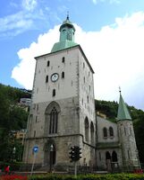 451. Bergen domkirke juli 2015.jpg