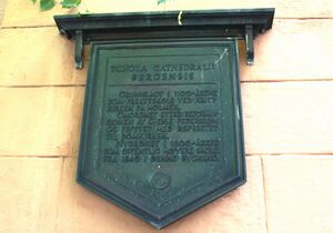 Bergen katedralskole plakett.JPG