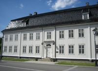 Bergseminaret ved Kirketorget på Kongsberg regnes som den eldste, sivile høyere utdanningsinstitusjon i landet. Foto: Stig Rune Pedersen
