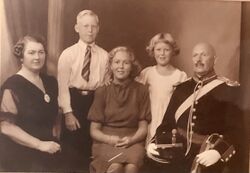 Bernt og Borghild Hagen familiebilde.