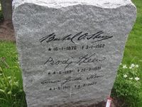 Grunnlegger Bertel O. Steen (1876–1962) er gravlagt på Vestre gravlund i Oslo.