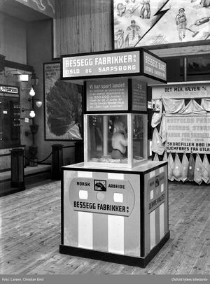 Bessegg fabrikker Østfoldutstillingen 1930.jpg