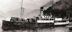 En standard utrustet båt brukt som bilferge på Vestlandet 1935.