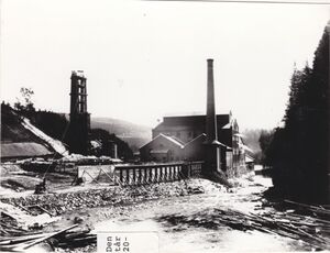 Bingselva med Skotselv Cellulosefabrik rundt 1920 (Oeb-175957).jpg