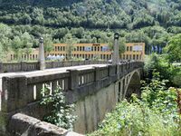 Birkelandsbrua over elva Måna i det sentrale Rjukan. Foto: Stig Rune Pedersen (2021)