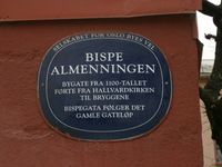 Bispegata: Middelaldergata Bispeallmenningen. 59.905668° N 10.767274° Ø