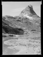 122. Bispen, Trollstigen - no-nb digifoto 20150219 00113 NB MIT FNR 16431.jpg