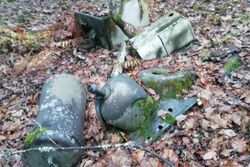 Elektrisk komfyr, varmtvannstank og oppvaskkum funnet ved tuftene til Bjørklund.