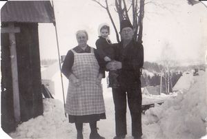 Bjørklund 1950 Andreas Klara Anne.jpg