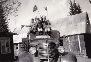 Bjørklundskålen flagg lastebil 1950-åra.jpg