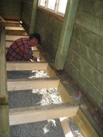 Alt det råtne måtte ut, bjelkelaget fornyes og forsterkes.