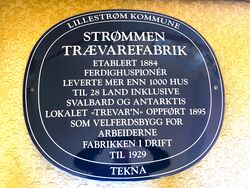 Blått skilt på Trevarn. Foto Steinar Bunæs.