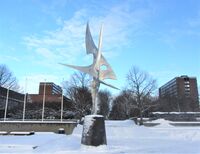 Haukelands skulptur "Air" ved Fredrikkeplassen, Universitetet i Oslo, Blindern campus. Foto: Stig Rune Pedersen (2012).