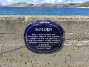 Motiv fra moloen i Bodø, blå plakett. Foto: Lars Egil Sørsdal (2017)