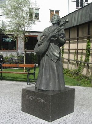 Bokken Lasson statue Oslo.jpg