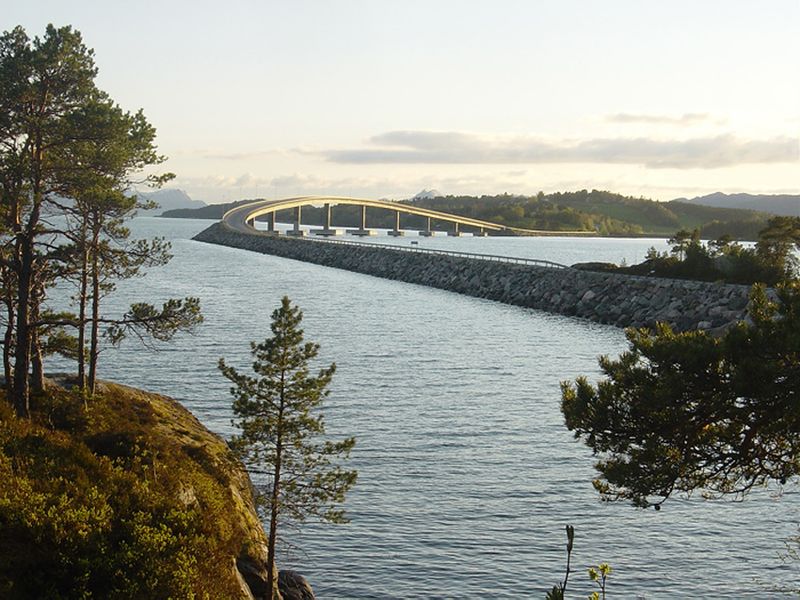 Fil:Bolsoysundbroa-Molde-Norway.jpg
