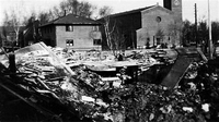 Bombenedslag ved Lillestrøm kirke ødela fullstendig dette huset, men uten at det gikk menneskeliv.