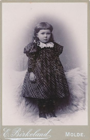 Borgny Bergesen fra Molde som barn ca 1899.jpeg